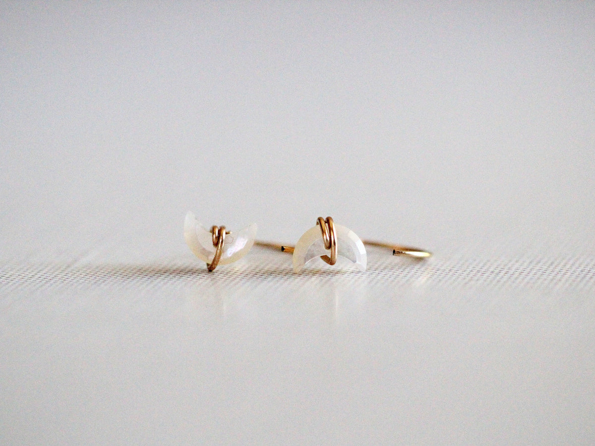 Moonbeam Hug Hoops - Mother of Pearl
